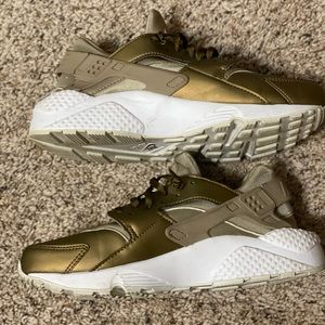 Gold Nike Huaraches size 10